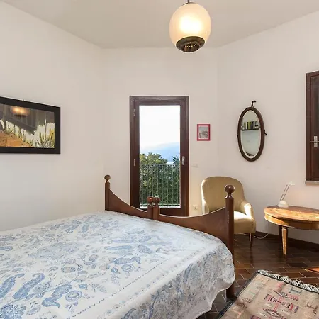 Villa Sleeps 8 Wifi Ispra