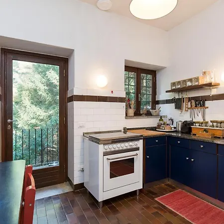 Sleeps 8 Wifi Villa