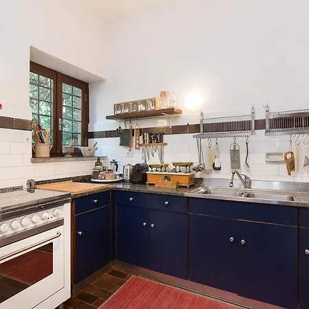 Sleeps 8 Wifi Villa *